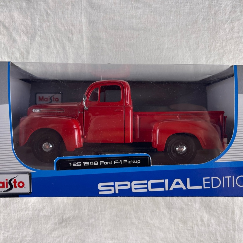 1:25 Scale 1948 Ford F-1 Pickup Truck Diecast Model - Maisto Red New In Box - Picture 6 of 7